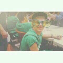 Can you please follow @niallftjmo and not this acc? :)