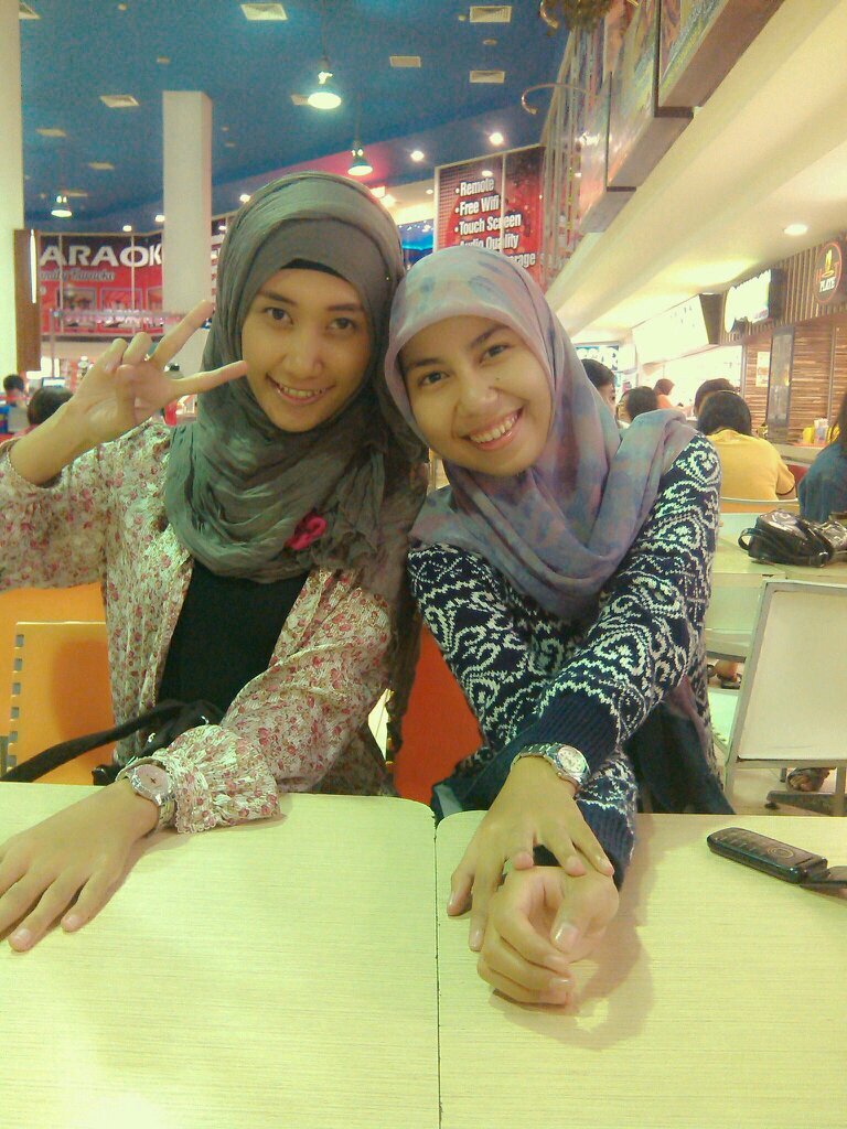 Owner of Aisyah Rajut | Graphic Designer | Studied Mathematics at University of Muhammadiyah Malang '10