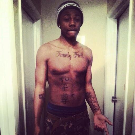 follow my beautiful twifey: @smallbutlethal_