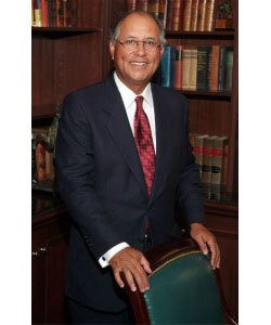 Los abogados de The Chávez Law Group entiende que todos merecen la justicia y la protección jurídica, independientemente de su nacionalidad u origen!