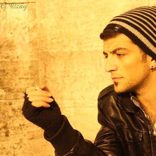 Fotoğraf çekmek benim için hayat...
Gitar çalmaya çalışmam eğlencem...(ama hiç beceremiyorum :D ) :D  
Hayat felsefem ise Anı Yaşa :D