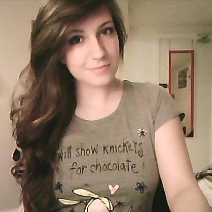 Bethtotheannie's profile picture. 22 | Waitress | Studying Graphic Design |