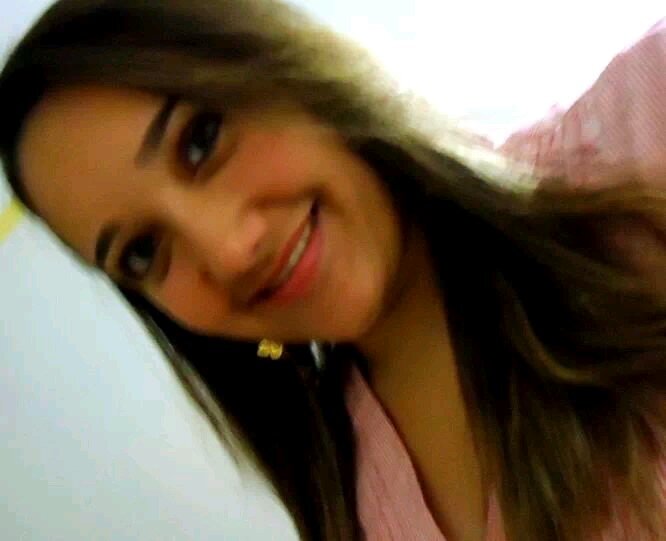 Olá! Sou Laís Marília, sou uma pessoa divertida, alegre, engraçada, Adoro musicas, 
seriados, filmes entre outros. Curiosa, falante... ou feliz assim! =));
