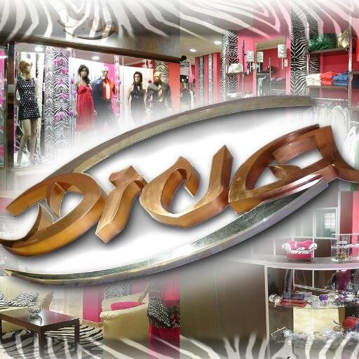 Tienda de chica joven de moda complementos y calzado
Facebook: Diva Adra