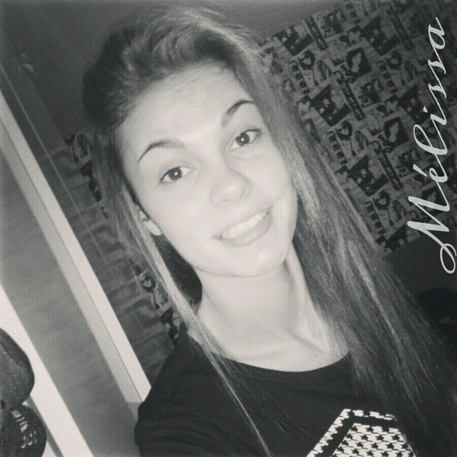 De dos ou de face les gitans ont toujours la classe ❤❤✌ Cest dans le sang d'etre gitane pas par les paroles !!♥♥✌ Mouaack :*