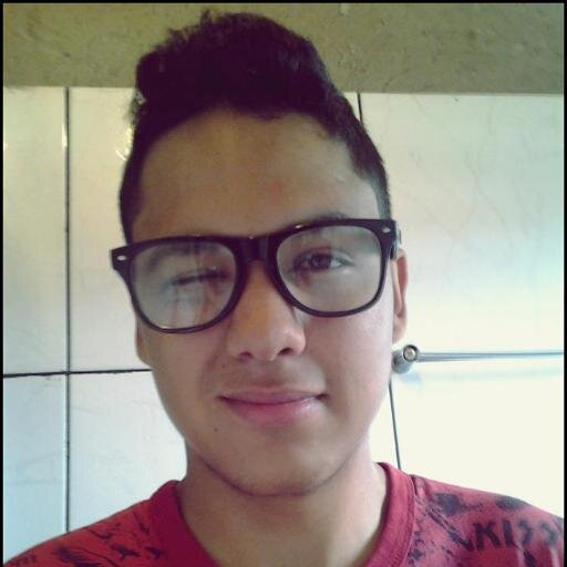 amo futebol,pizza ,meus pais ^^