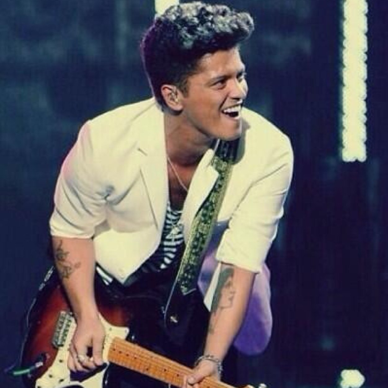 Be strong. Never give up. @BrunoMars is my inspiration. Proud of being a H∞ligan who's watching how he breaks records all over the world.