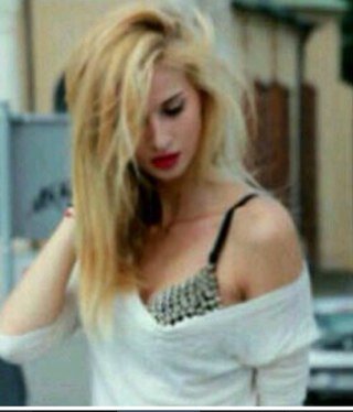 انا منفرده بأنوثتي لا اشبه احد و لا اغار من النساء فالقمر لا يشبه النجوم مهما حصل,,,,,,,,,