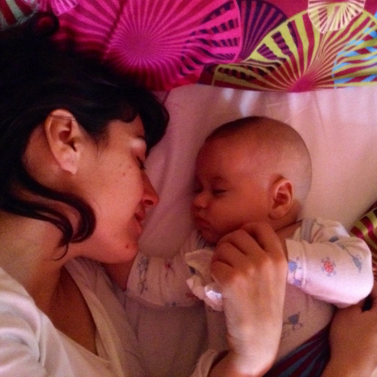 34 añitos y me he estrenado como madre. Maintenant on habite à Marseille. Where will we be living from next June on?