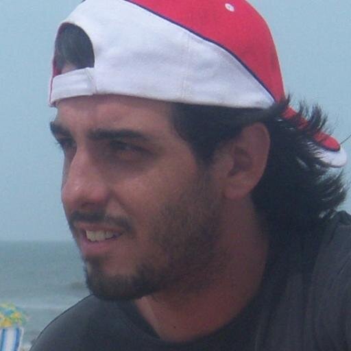 Este sería el Twitter Oficial, el otro no es seguro..