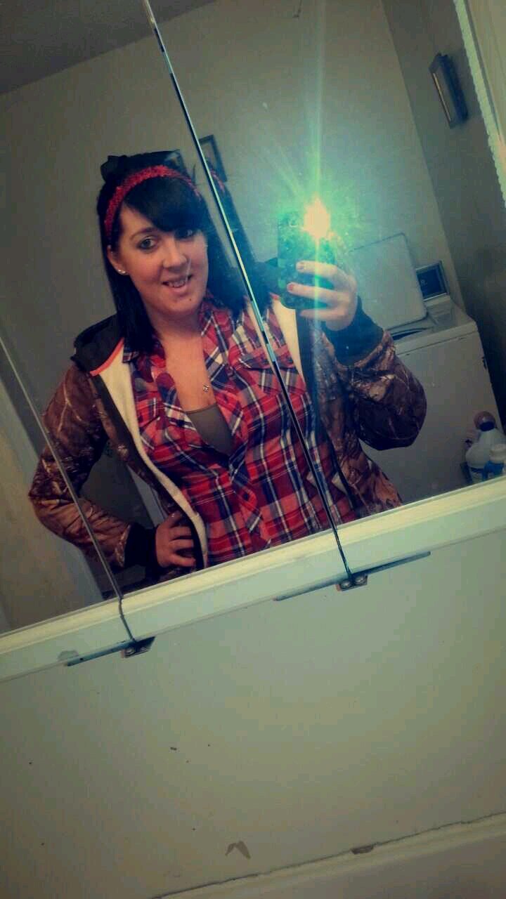 im 24 years young. love to b outdoors. im a country hick. wanna know more jus ask