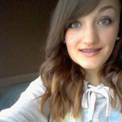 Les roses sont rouges,les violettes sont bleues,j'ai 5 doigts et je t'offre celui du milieu.