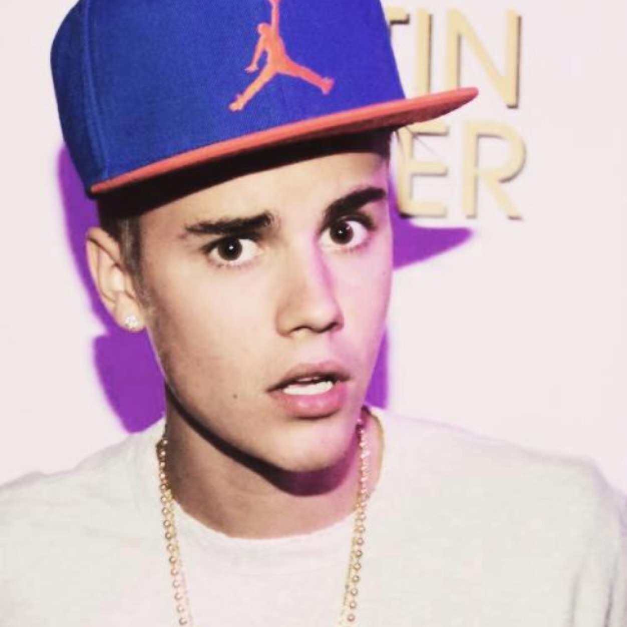 Justin bieber justin bieber......... 100% belieber!! Follow me :)