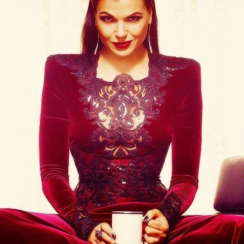 I'm the Evil Queen but sexy ones are allowed to call me Regina. I love apples, magic & my son Henry. Looking for someone who can deal with my hotness.
