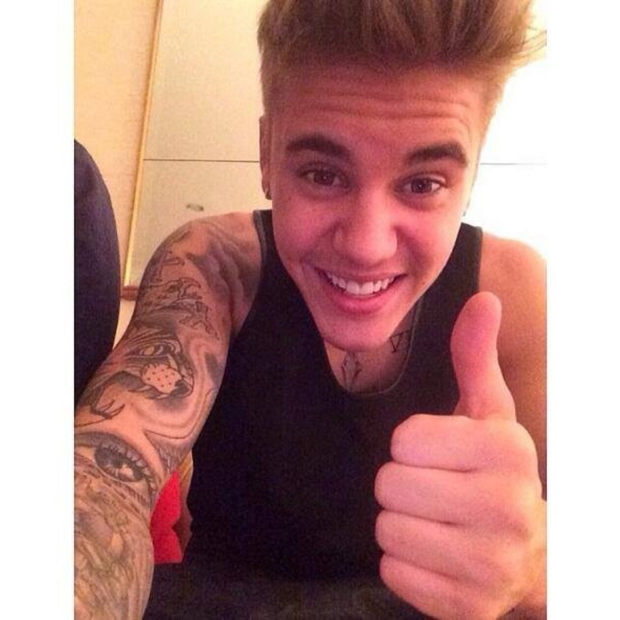 @justinbieber mi seguirai quando la tua cintura servirà a qualcosa. // you're all that matters to me.