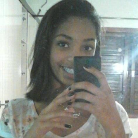 16, Ariana, feliz, tímida, delicada, sensível, amo musica ..A vida é uma escalada, mais a vista é ótima... ♪♫.*