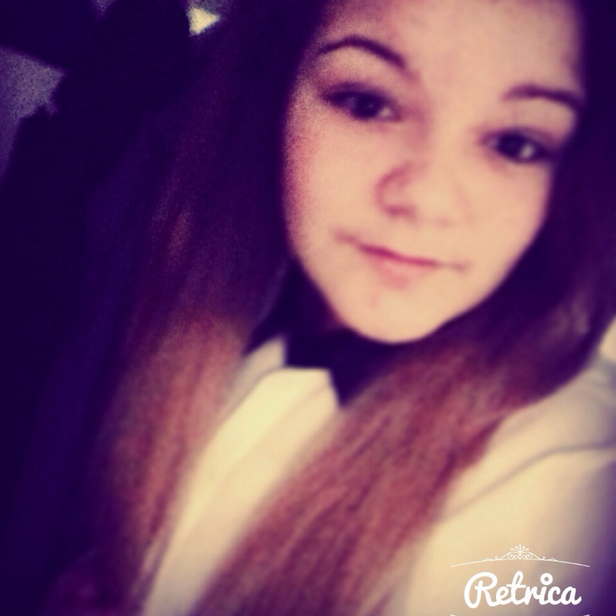 Hiya im 13 live in uk...follow for follow like makeup and selfiess! vine: jadecarol13 instagram: jadecarolclark