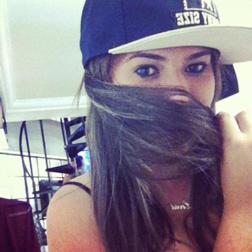FC dedicado a  diva @livteixeirab :) Mineira, piscina, 18, solteira, ama tirar fotos,  e super divertida. Agt te ama liv! ♥
