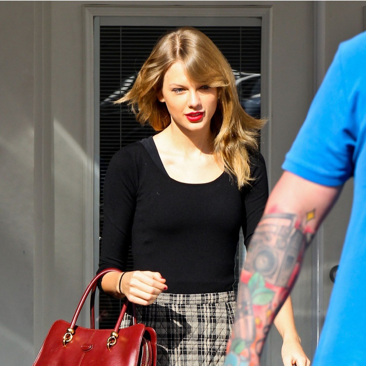 Since its valentines day I'm feeling nice so free follow :) 
You can follow me too if you want- @therapyswift