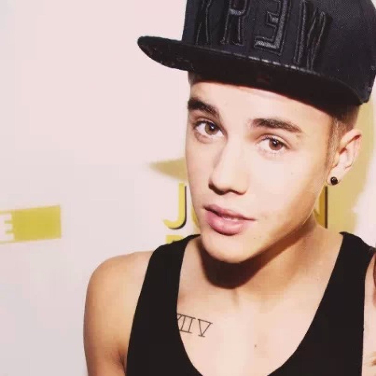 FREE FOLLOW - PLS FOLLOW @SemelysBieber