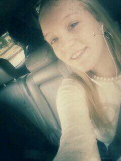 Mandyy_Bhoo's profile picture. I Run Things Round Here . Don't Like It ? Then Have A Seat With The Others Waitn On Me To Care. °Act Like A Lady , Fight Like A Man .