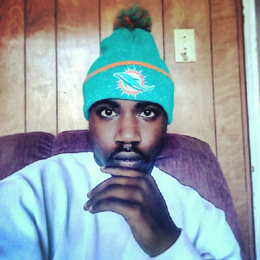 Single, My Dreams, My Ambition is priceless but they gone love me for it.. #TeamBulls,#TeamDWade, #TeamLaidBack, #AME Bitch, #SneakerHead #HighlyEducatedPotHead