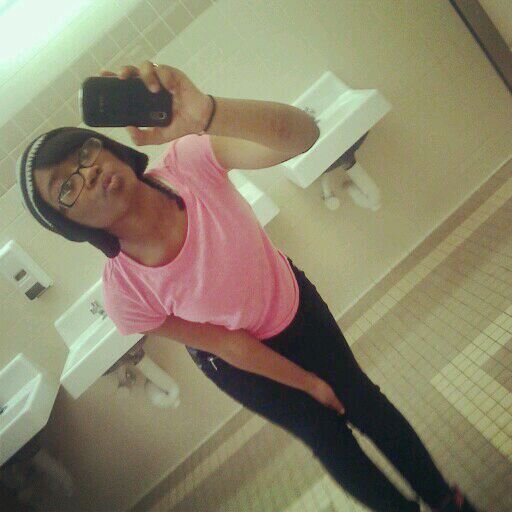 Kik: Denea13. I'm an honest person. Wanna know anything else juss ask.  Facebook: Barriz shortcakees Pilson. Instagram: Missmoniemaker    kik:denea13
