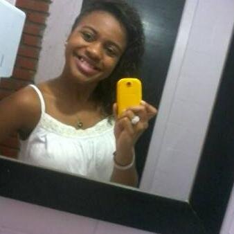 A luz que me ilumina é mais forte do que os maus olhos que me cercam! ;D