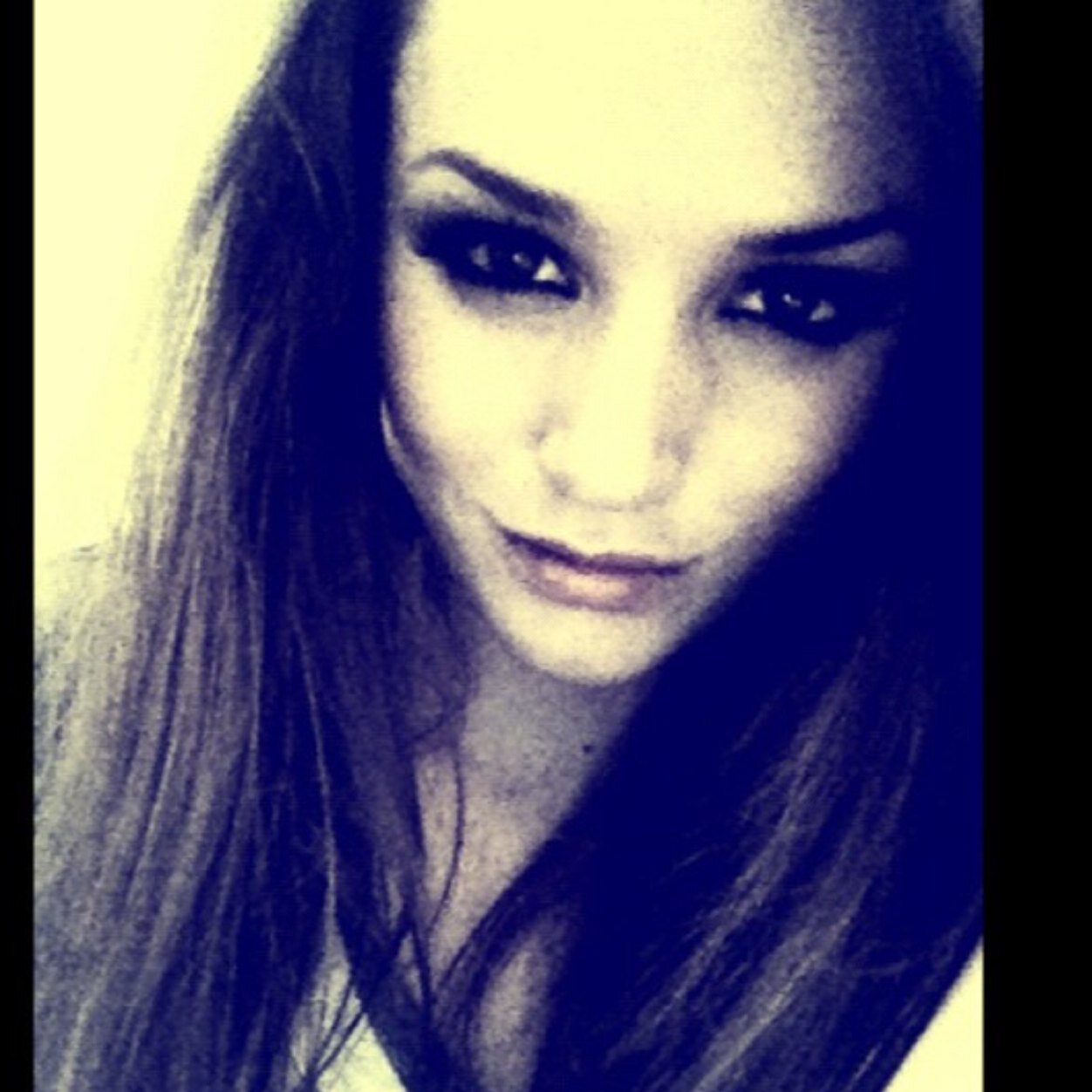 By day I'm the crazy sweet one. By night, the wild animal. Bad boys love bad girls right? FL/RP