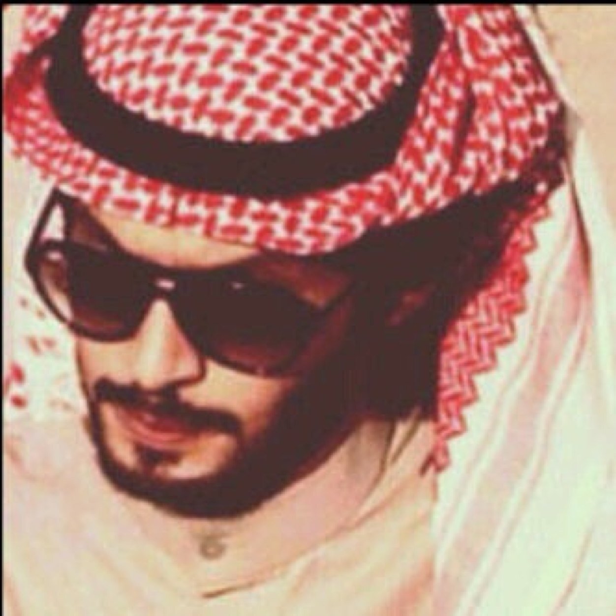 ‏ليس گل مآرُسلھ ( حگآيھ عن وُآقعيْ ) آنمآ ھيْ گلمآت رآقتَ ليْ وُقد يحتآجھآ غيري فمن أعجب بشخصيتي ف ليتابعني ومن لممم يعجب بها ف لي شرف مروركـ على صفحتـي ♡