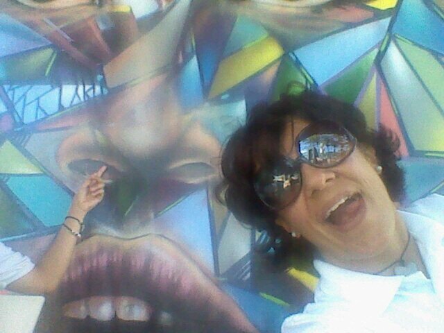 maytecolon18's profile picture. 