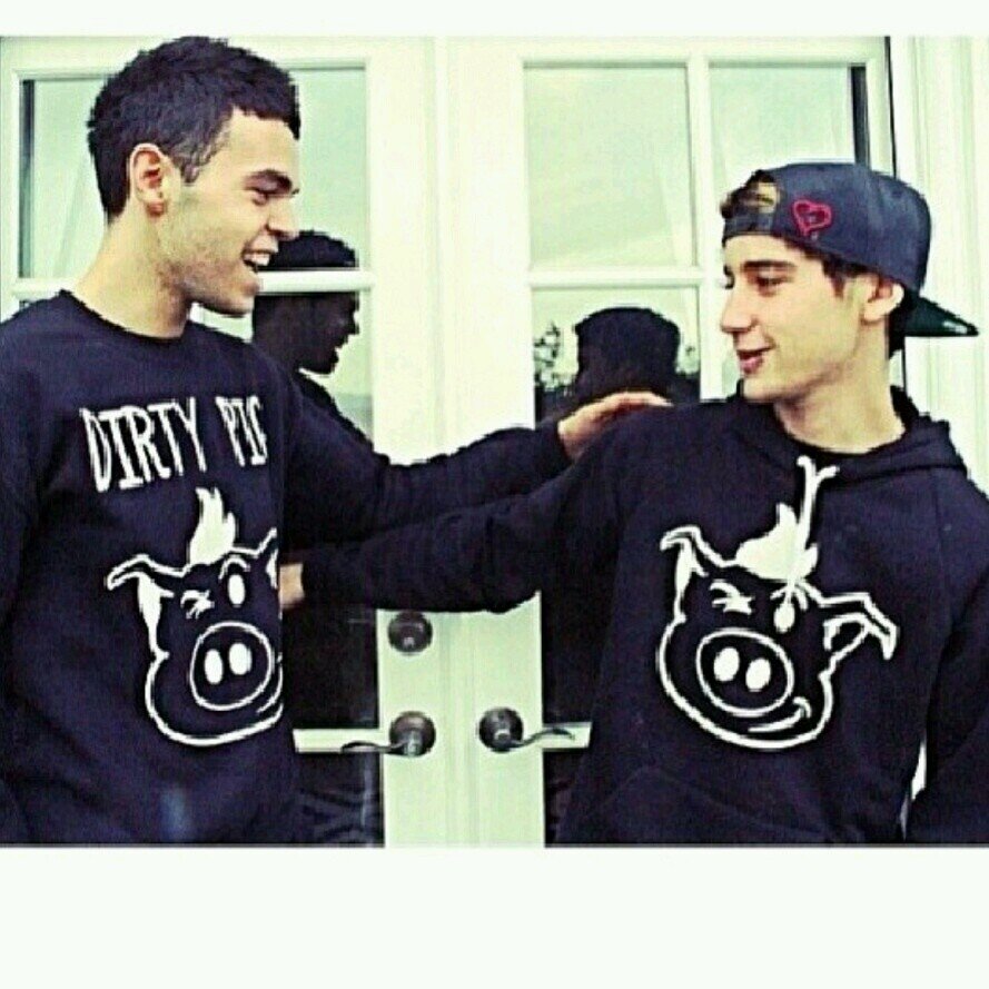 Hey everyone follow me if u love the boys, Janoskians are my life and this account is to support the boys! Xx 0/5 -BRITT FOLLOWS-