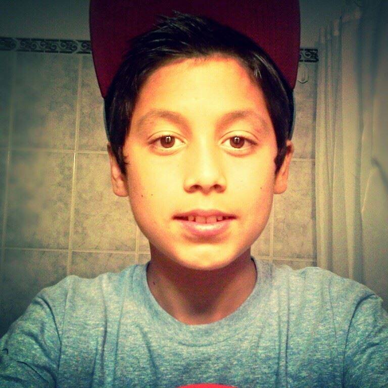 mmm bueno,tengo 13 años ,me gusta mushoo el futbol soy de San Lorenzo♥, mi comida favorita es la pizza , soy de jugar muchoo, salgo con mis amigos y me divierto