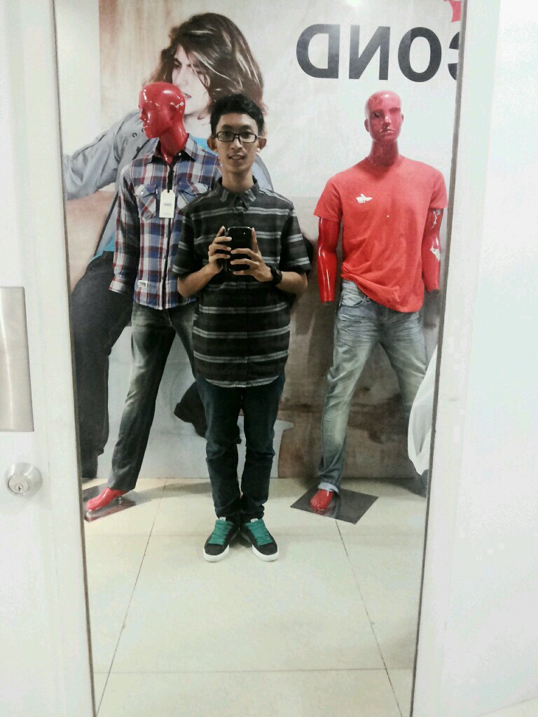 RujakFerbi's profile picture. Instagram/Line:rujakferbi .we are invite let's rock