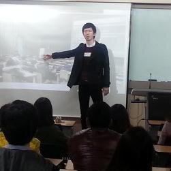 27세 작가 하상인입니다. 현재 20대 친구들의 진로 선택을 위한 책을 지필하고 있습니다. 단순히 위로가 아닌, 실질적으로 조언해 줄 수 있는 사람들을 통해 지필중에 있습니다. 만나고 싶은 사람이 있다면 언제든 트윗해 주세요.