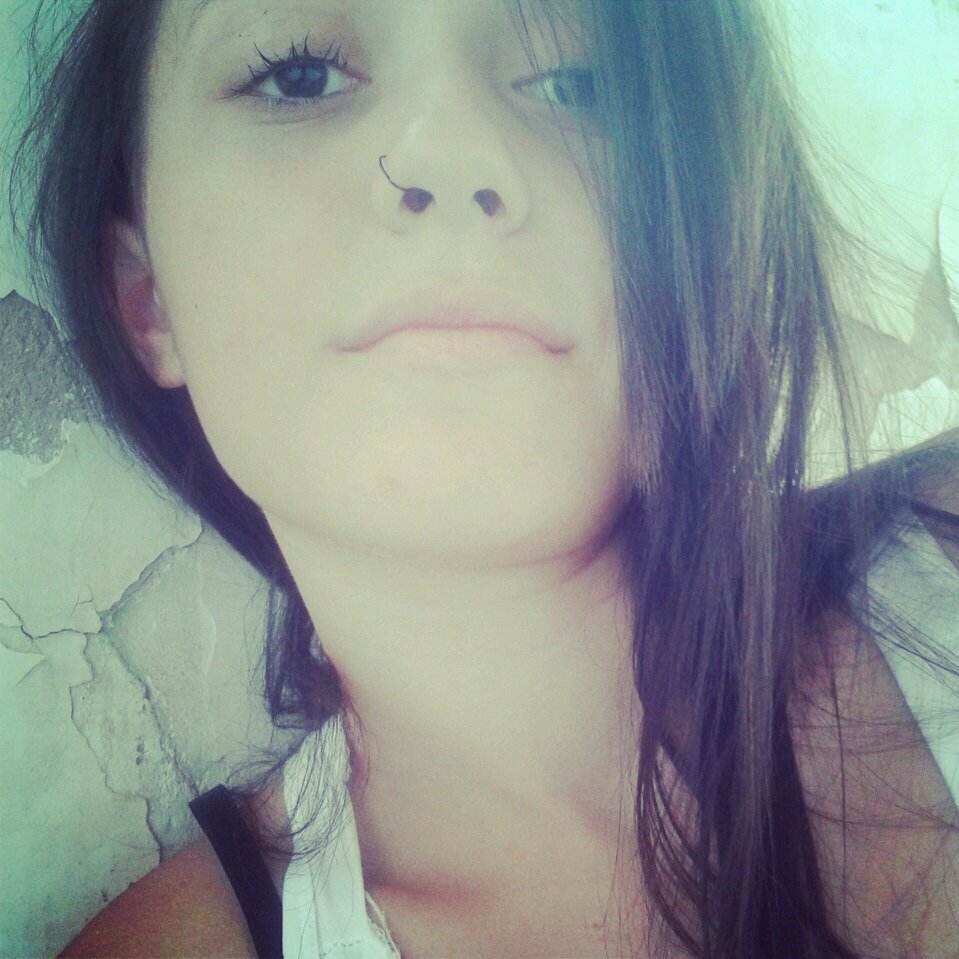 não venha tirar meu sorriso froxo com algum conselho que hoje eu passei baton vermelho e tenho tido a alegria como dom em cada canto eu vejo o lado bom