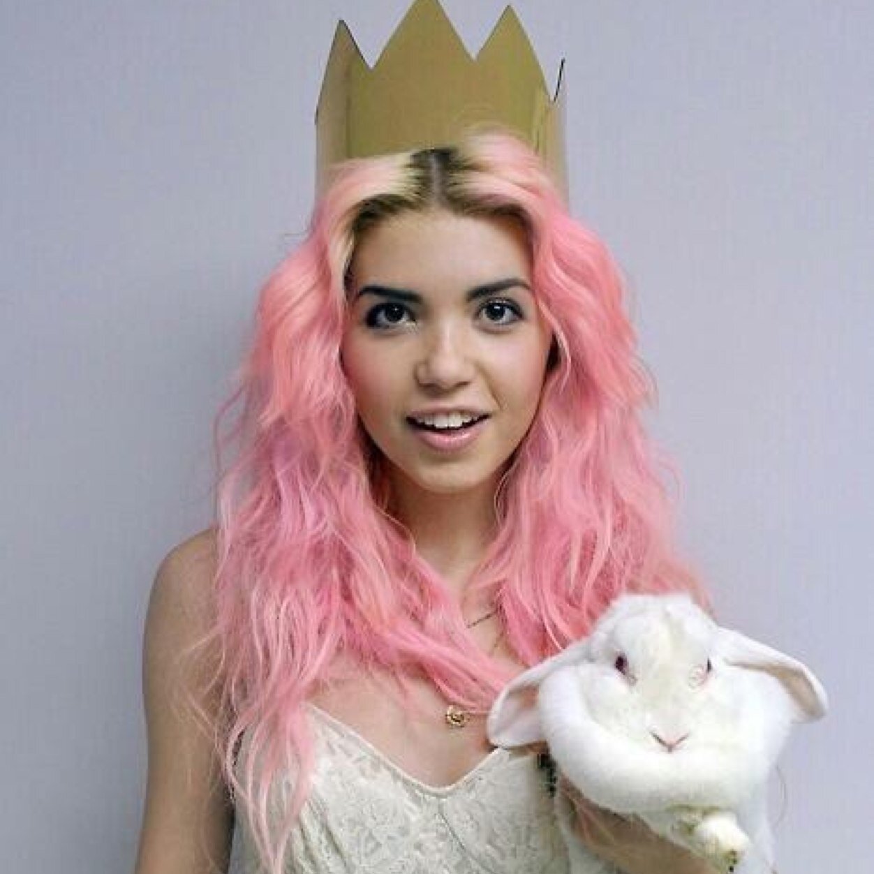 You1Fake's profile picture. Hello there I'm Alice, I'm 17 Single Treat me right and i will treat you right i'm a nice fun silly girl. i'm Also a princess