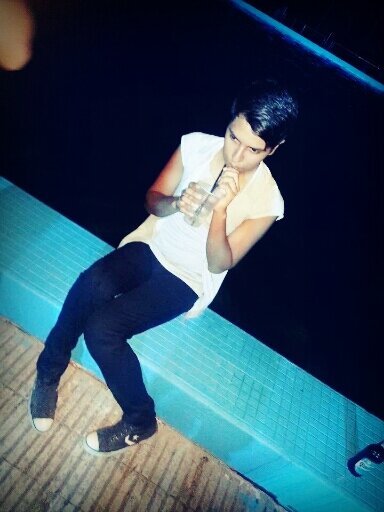 apoco soy muy importante que me  Hackearon mÍ ex cuenta de twitter @maicominaj  ...
pero bue jajaja ya volveré a tener mis #2303 seguídores :P