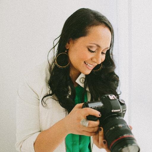 I am a wedding photographer based in Austin.
