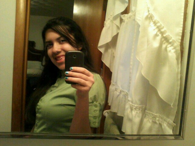 Hi u;) This gonna be way 2 short! I♥to laugh! I♥just being alive.Follow me&I'll follow u.When Im not productive Im not happy...