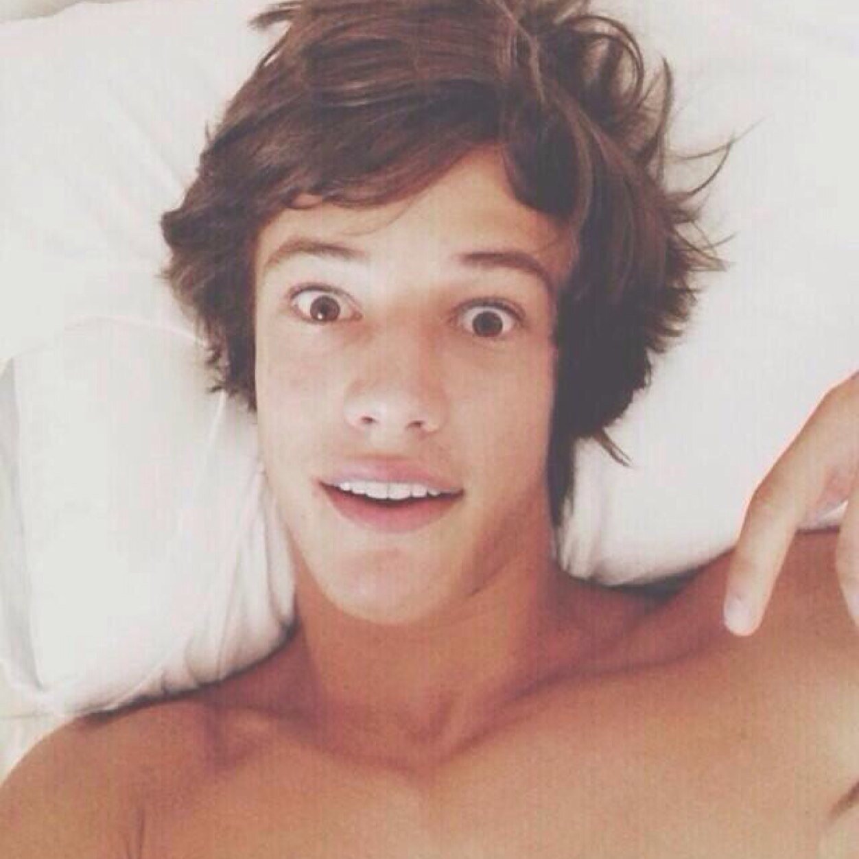 camren gilinski is the one with blue eyes right¿