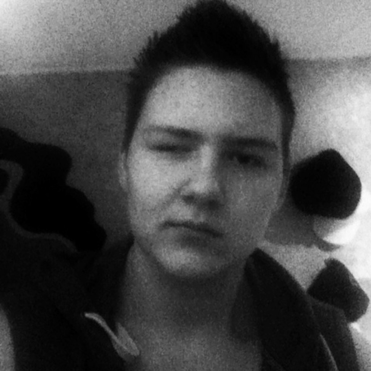16, songwriter,musican, security of duinrell ,playing piano, singing, DJ, longboarding, gamer.