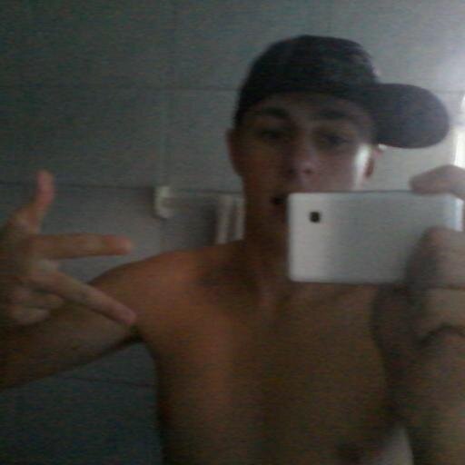 Sei lah deu vontade de te abraçar... :33
Minhas chatas PFTAS: @LauraMacharett ------ @AndrySimionatto :33 
Amo a vida e amo vcs suas chataas,