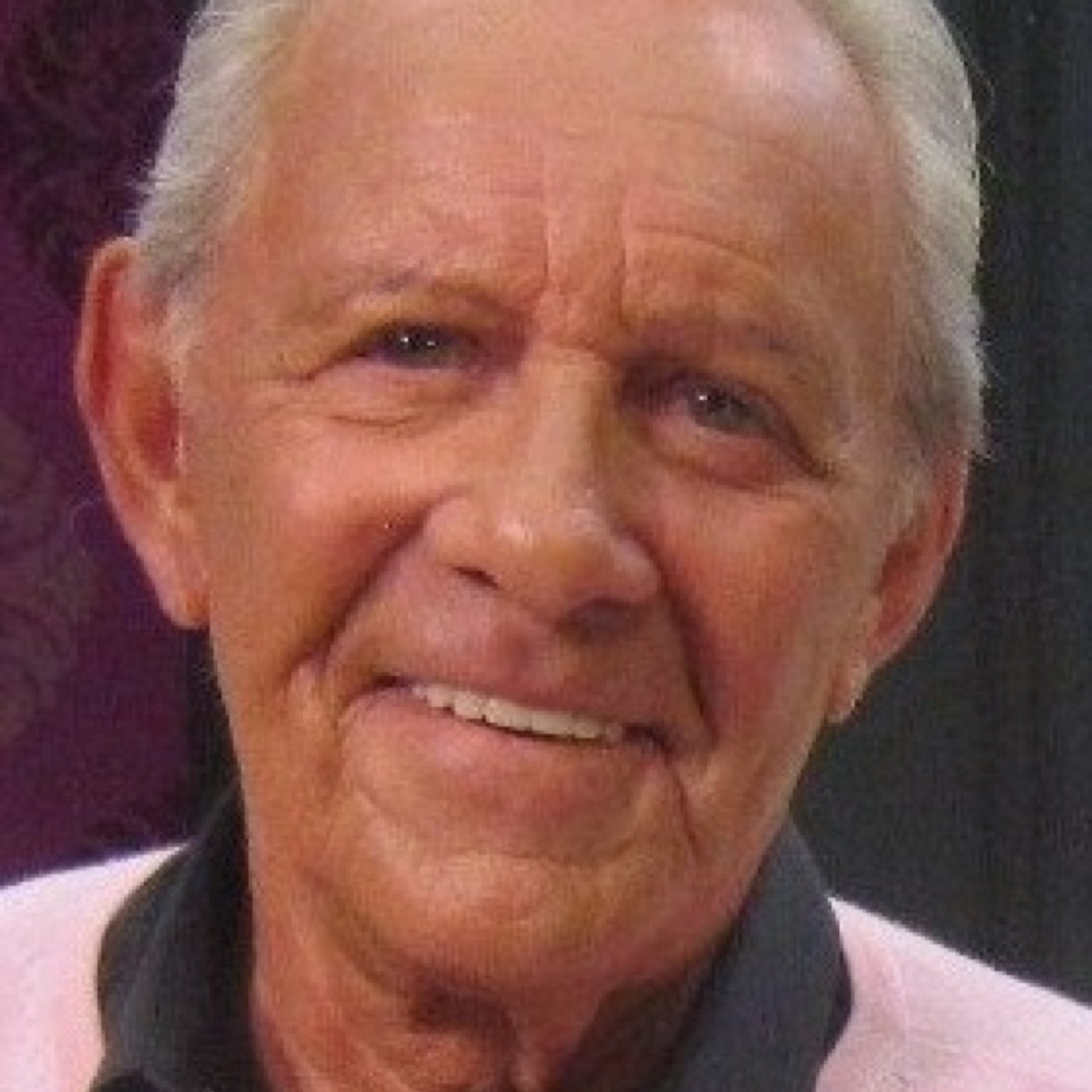 Zanger Jimmy Frey, bekend van de hits : Rozen voor Sandra, Zo mooi, Zo blond, Ik geloof, Saragossa, Duw een beetje, Samen Leven, Als een kus naar tranen Smaakt.