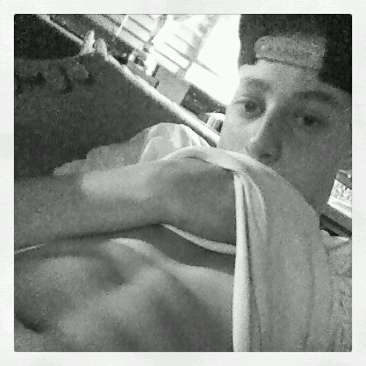 me broer is @ZEERKLEiiN en ik mis je =( .