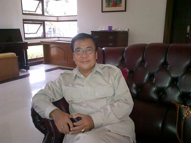 Ayah(Buya) dari @dafi_th | Contact Person: hmsdnr@yahoo.co.id // 0812.89656512~ 0816.833337