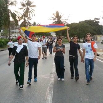 Me dedico a dar mi punto de vista a los medios internacionales para que vean que venezuela no esta callada y de paso para dar todo a cerca lo que esta pasando