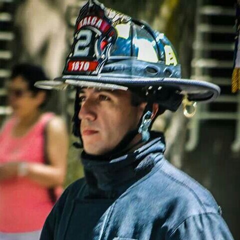 Bombero de la Bomba Fundadora de Talca, Hincha del Rangers, viviendo en Curicó... y diestro!!