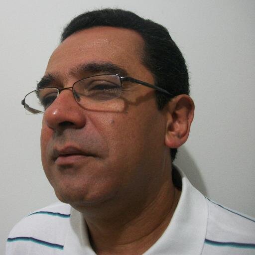 Cristão, engenheiro, defensor do Estado Democrático e de Direito.