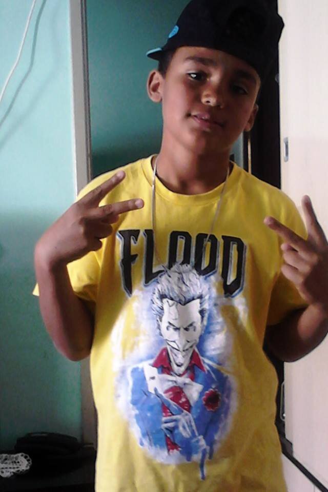 amo empinar pipa. e jogar bola 3 ;*